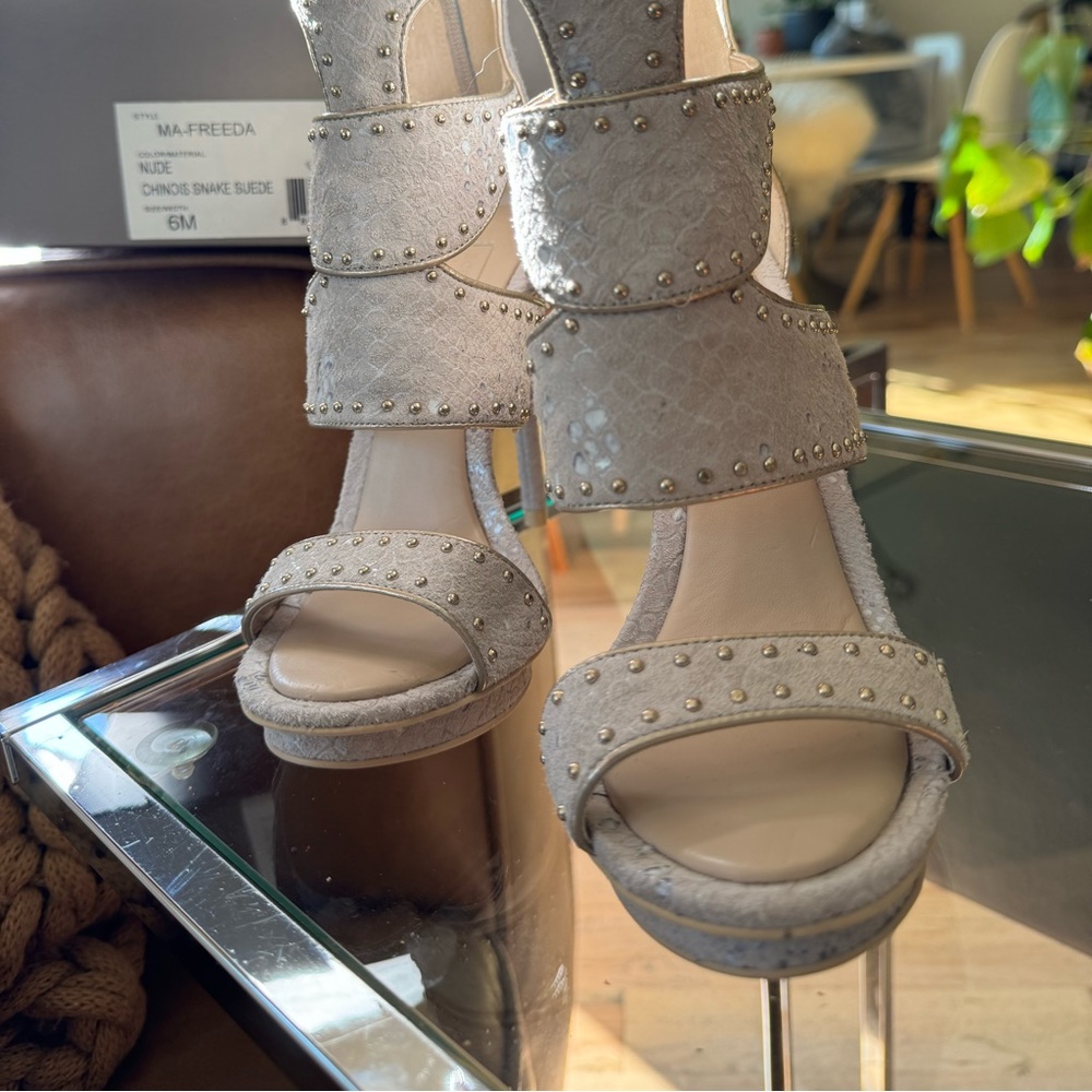 BCBGMARXAZRIA, Style MA-SNAKE SUEDE, size 6M, nude color.